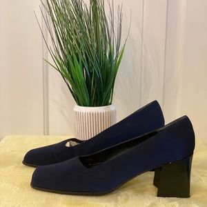 Navy Blue Pazzo pump